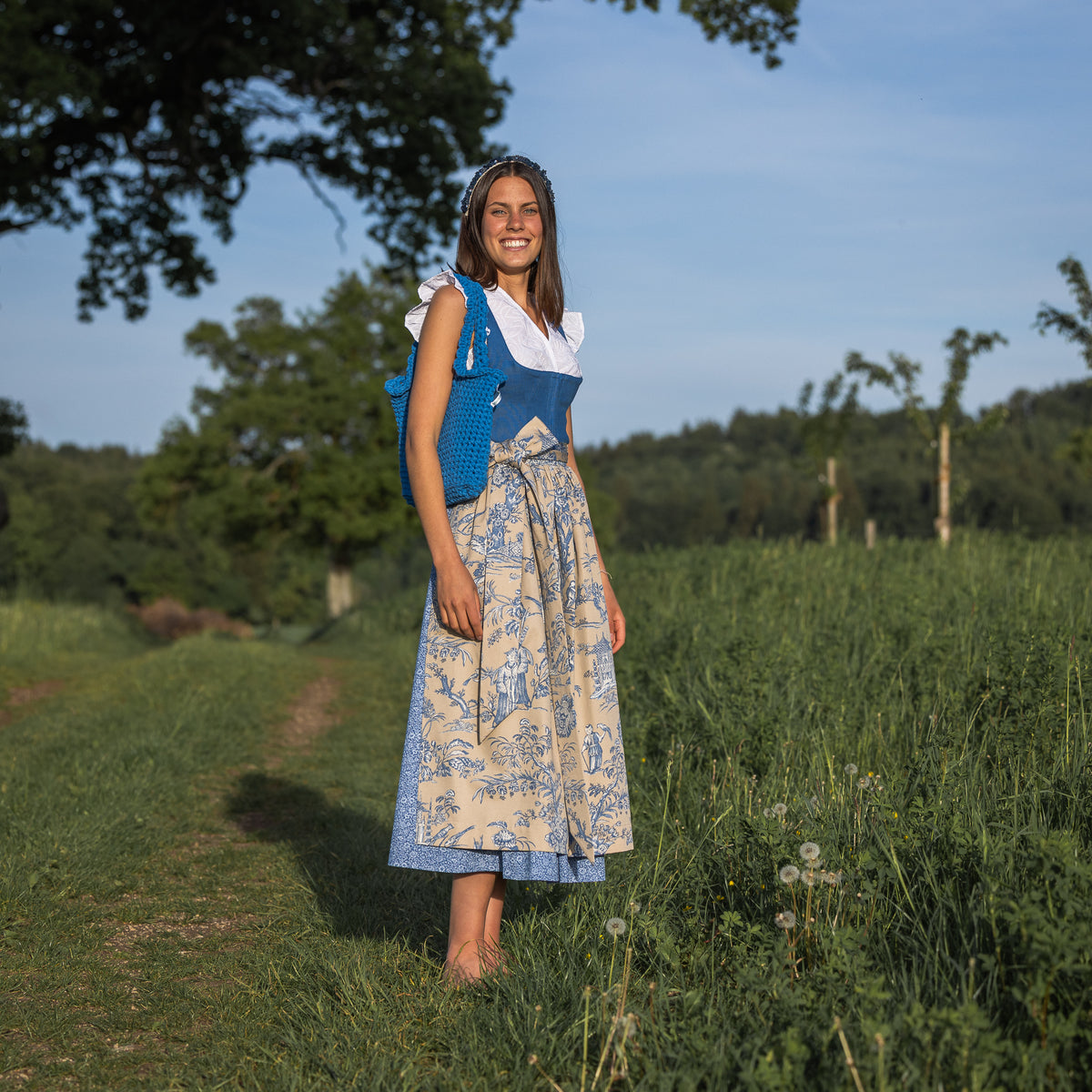Midi Dirndl Josefine in Kornblumenblau