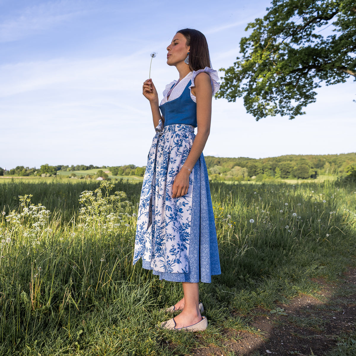 Midi Dirndl Josefine in Kornblumenblau