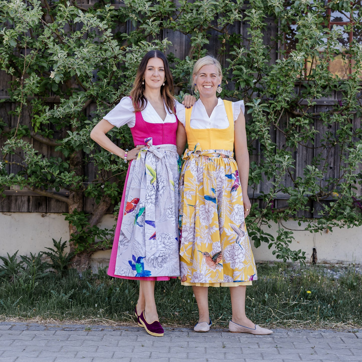 Dirndl Pink und Gelb mit Kolibri Schürzen