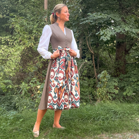 Dirndl Sophie mit Dirndlschürze Carlotta braun