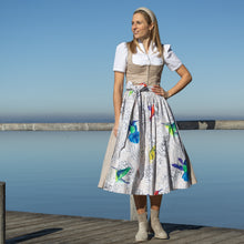 Laden Sie das Bild in den Galerie-Viewer, ELEGANTE DIRNDLSCHÜRZE MIT KOLIBRIS