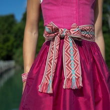 Laden Sie das Bild in den Galerie-Viewer, Fringed Belt Pink