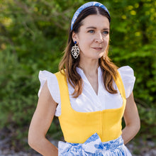 Laden Sie das Bild in den Galerie-Viewer, Dirndlbluse Fibi mit V-Ausschnitt und Flügelarm - Waldorff