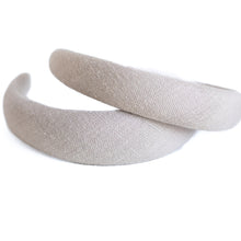 Laden Sie das Bild in den Galerie-Viewer, Haarreif Josefine aus beigem Leinen – schmal