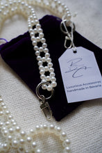 Laden Sie das Bild in den Galerie-Viewer, Handykette aus Perlen von beccsandclaude