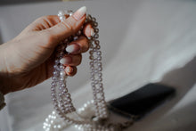 Laden Sie das Bild in den Galerie-Viewer, Handykette aus Perlen von beccsandclaude