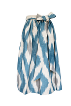 Laden Sie das Bild in den Galerie-Viewer, Ikat Dirndlschürze Natur - Blau Grau