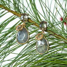 Laden Sie das Bild in den Galerie-Viewer, Kristallglas Statement Ohrringe Grey