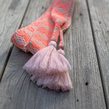 Laden Sie das Bild in den Galerie-Viewer, Dirndl Belt Neon Korall" von Lace Belts