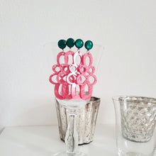 Laden Sie das Bild in den Galerie-Viewer, Louisa - Ornament-Ohrringe in  Mellow Rose und Alhambra Green