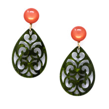 Laden Sie das Bild in den Galerie-Viewer, Annabelle - Ornament-Ohrringe in Olive-Grün und Peach