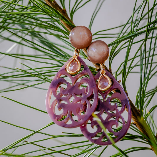 Felicitas - Ornament-Ohrringe in Purple, mit Mauve Cabochon und Farbstein