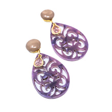 Laden Sie das Bild in den Galerie-Viewer, Felicitas - Ornament-Ohrringe in Purple, mit Mauve Cabochon und Farbstein