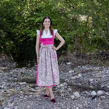 Laden Sie das Bild in den Galerie-Viewer, Baumwoll-Dirndlschürze Helene in Fuchsia