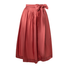 Laden Sie das Bild in den Galerie-Viewer, Seiden Dirndlschürze Viktoria Hortensie Rostrot