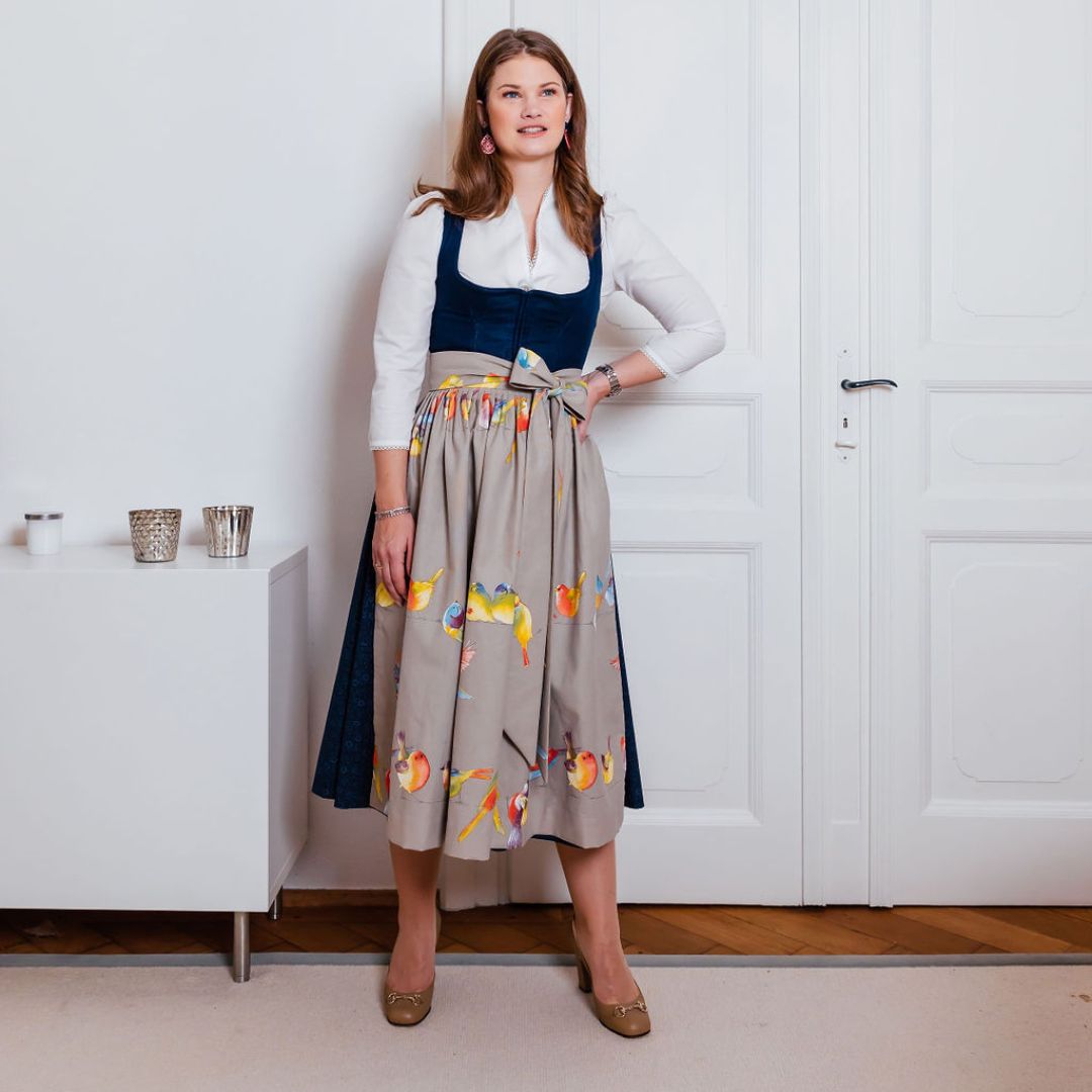 Alexandra Maxa Designer Dirndlschürze - Charmante Häsinnen Aus Baumwoll-Satin