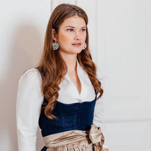 Laden Sie das Bild in den Galerie-Viewer, Dirndlbluse Luise mit langem Arm und Stehkragen