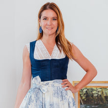 Laden Sie das Bild in den Galerie-Viewer, Dirndlbluse Cosima mit Spitze