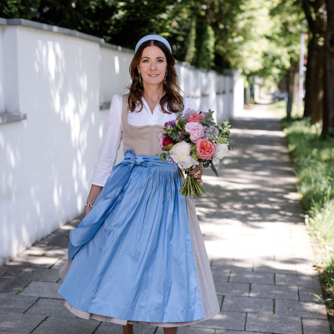 Seiden-Dirndlschürze Viktoria Hellblau