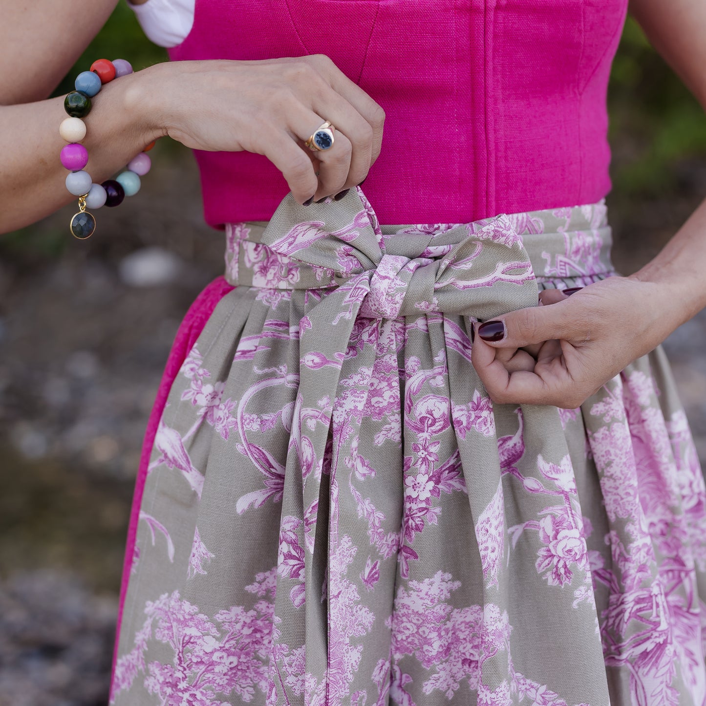 Baumwoll-Dirndlschürze Helene in Fuchsia
