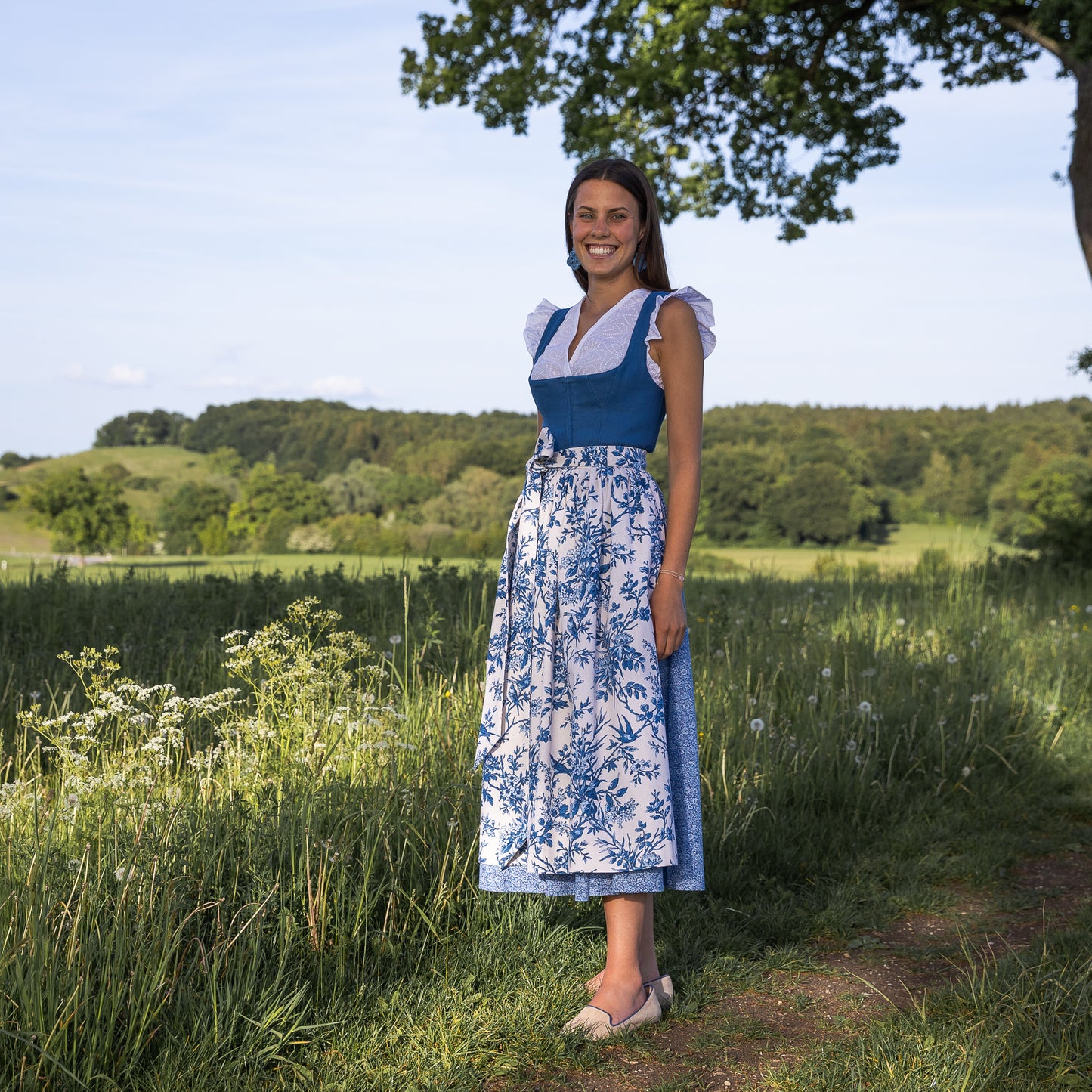 Midi Dirndl Josefine in Kornblumenblau