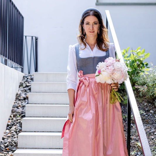 Seiden-Dirndlschürze Viktoria Altrosa