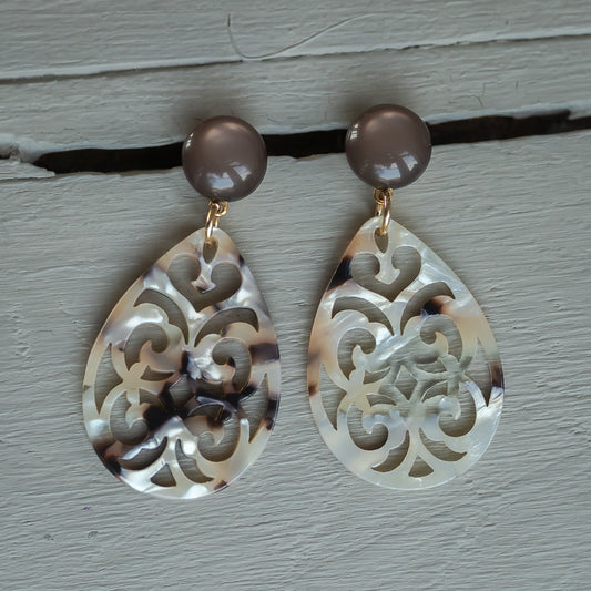 ORNAMENT OHRRINGE IN HORNOPTIK