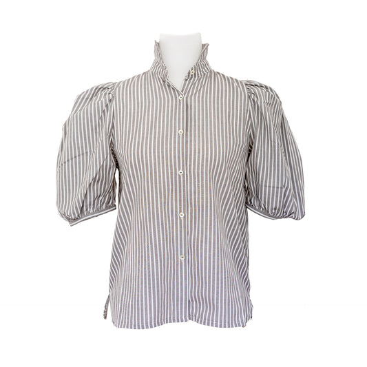 Bluse Taupe gestreift mit Puffärmeln und Stehkragen, Frontansicht