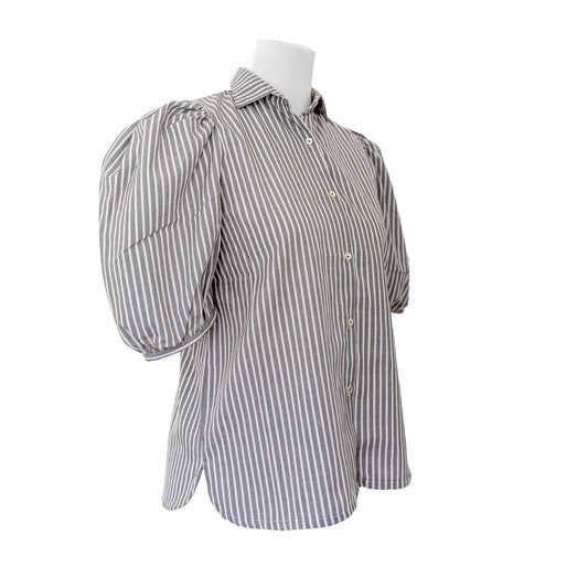 Bluse Taupe gestreift mit Puffärmeln und Stehkragen, seitliche Ansicht