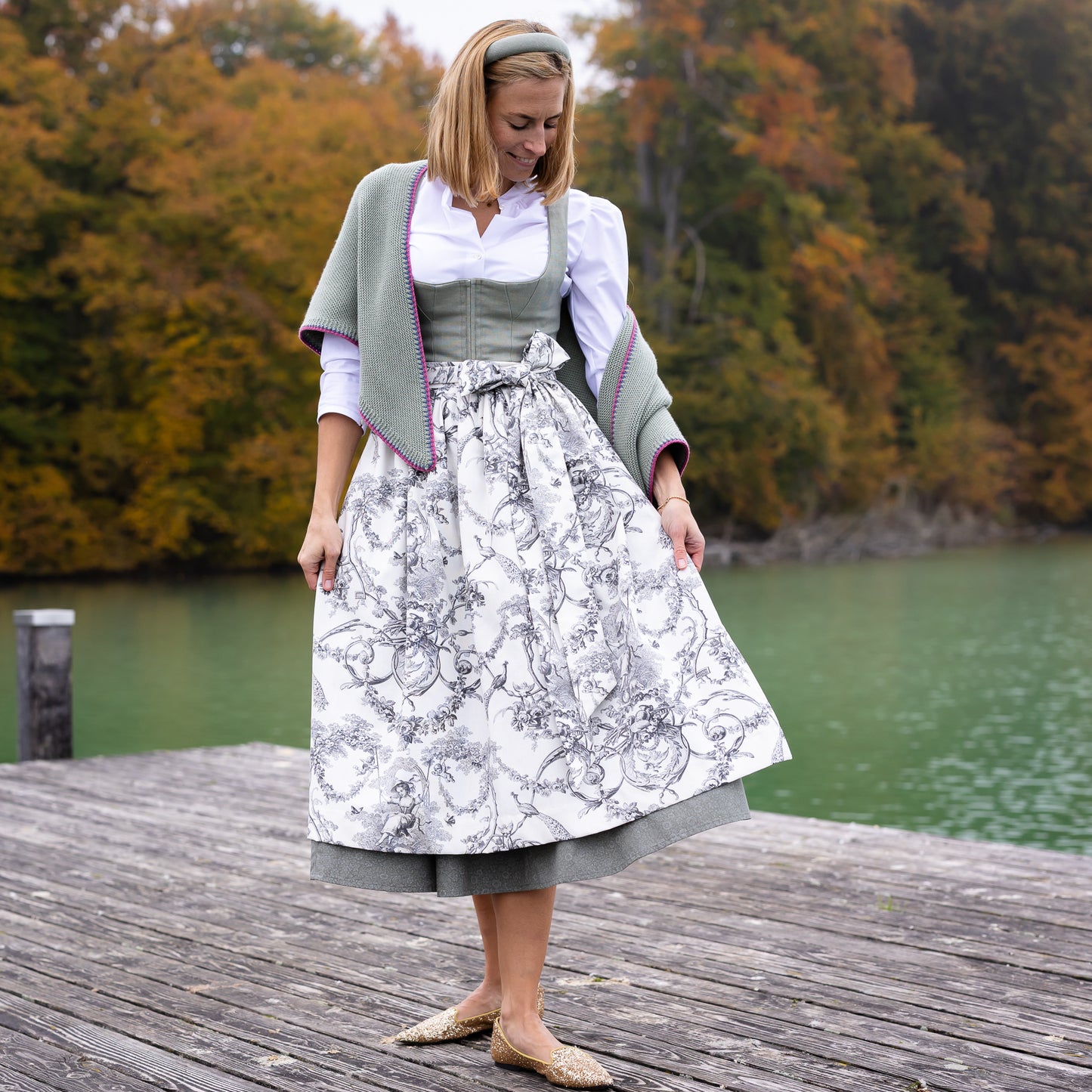 Baumwoll-Dirndlschürze Helene Noir
