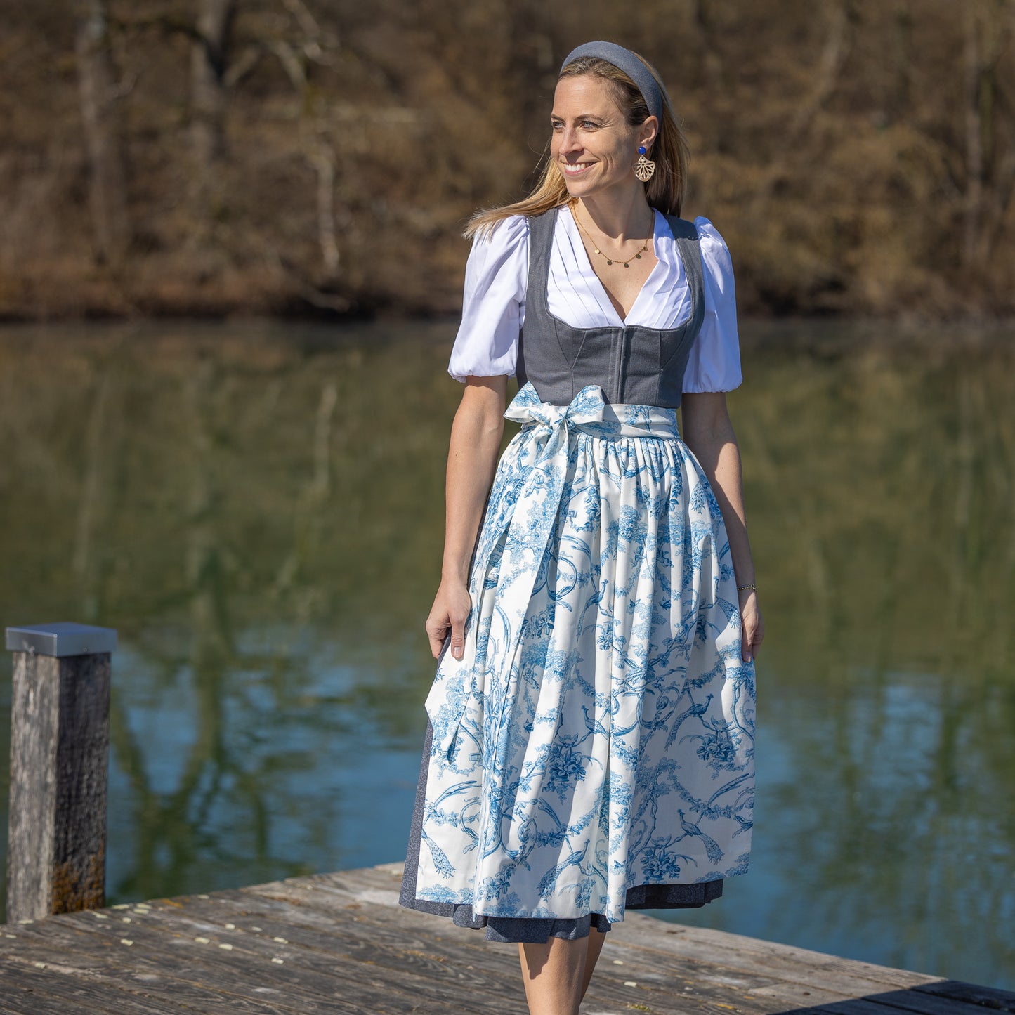 Baumwoll-Dirndlschürze Helene hellblau