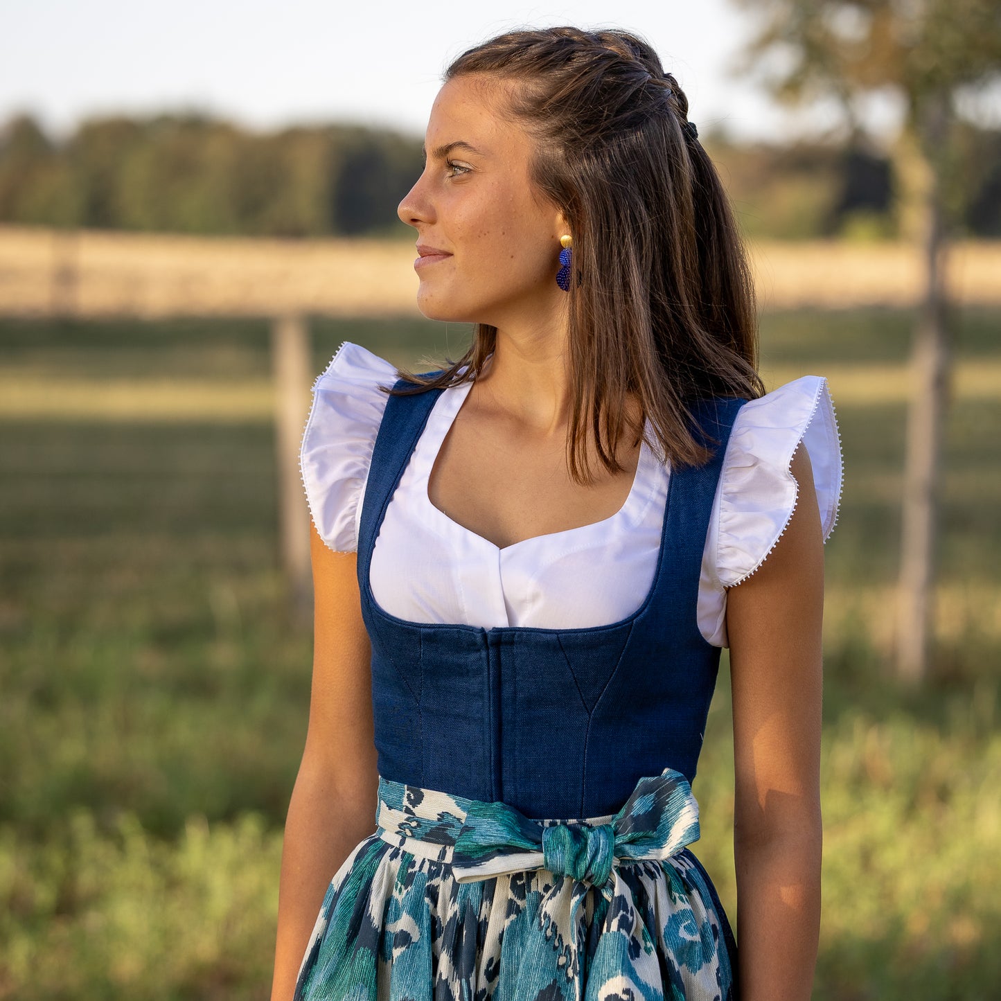 Dirndlbluse "Ellai" mit Herz-Ausschnitt und Flügelarm - Waldorff