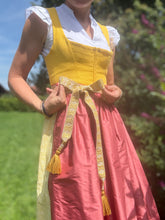 Laden Sie das Bild in den Galerie-Viewer, Dirndl Belt  &quot;Bronze&quot; von Lace Belts
