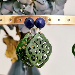 Josefine Ornament-Ohrringe in Olive und Dark Blue