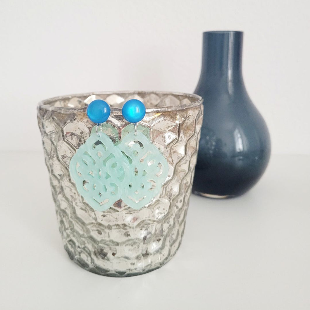 Josefine Ornament-Ohrringe in Aqua und Light Cobalt Blue