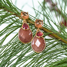 Laden Sie das Bild in den Galerie-Viewer, Funkelnde Statement Ohrringe Rose/Pink
