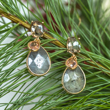 Laden Sie das Bild in den Galerie-Viewer, Kristallglas Statement Ohrringe Grey
