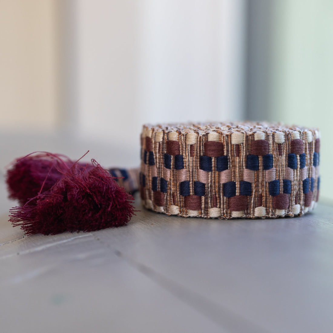 Lace Belt Dirndl Belt Front Ansicht, Braun Bordeaux Navi
