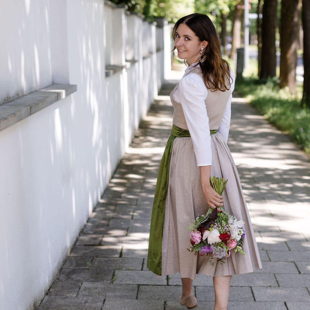 Seiden-Dirndlschürze Viktoria Maigrün