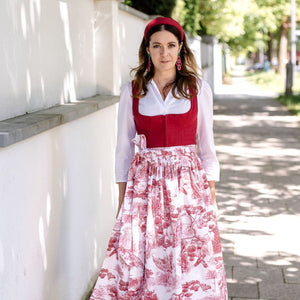 Midi Dirndl JosefineKirschrot Dirndlschuerze Elena ToiledeJouy Rot mit Leoparden Haarreif Josefine Leinen Kirschrot Ornament Ohrring