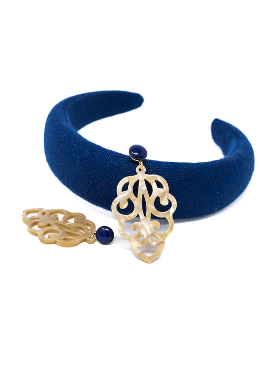 Carlotta Ornament-Ohrringe in Hornoptik mit Blau