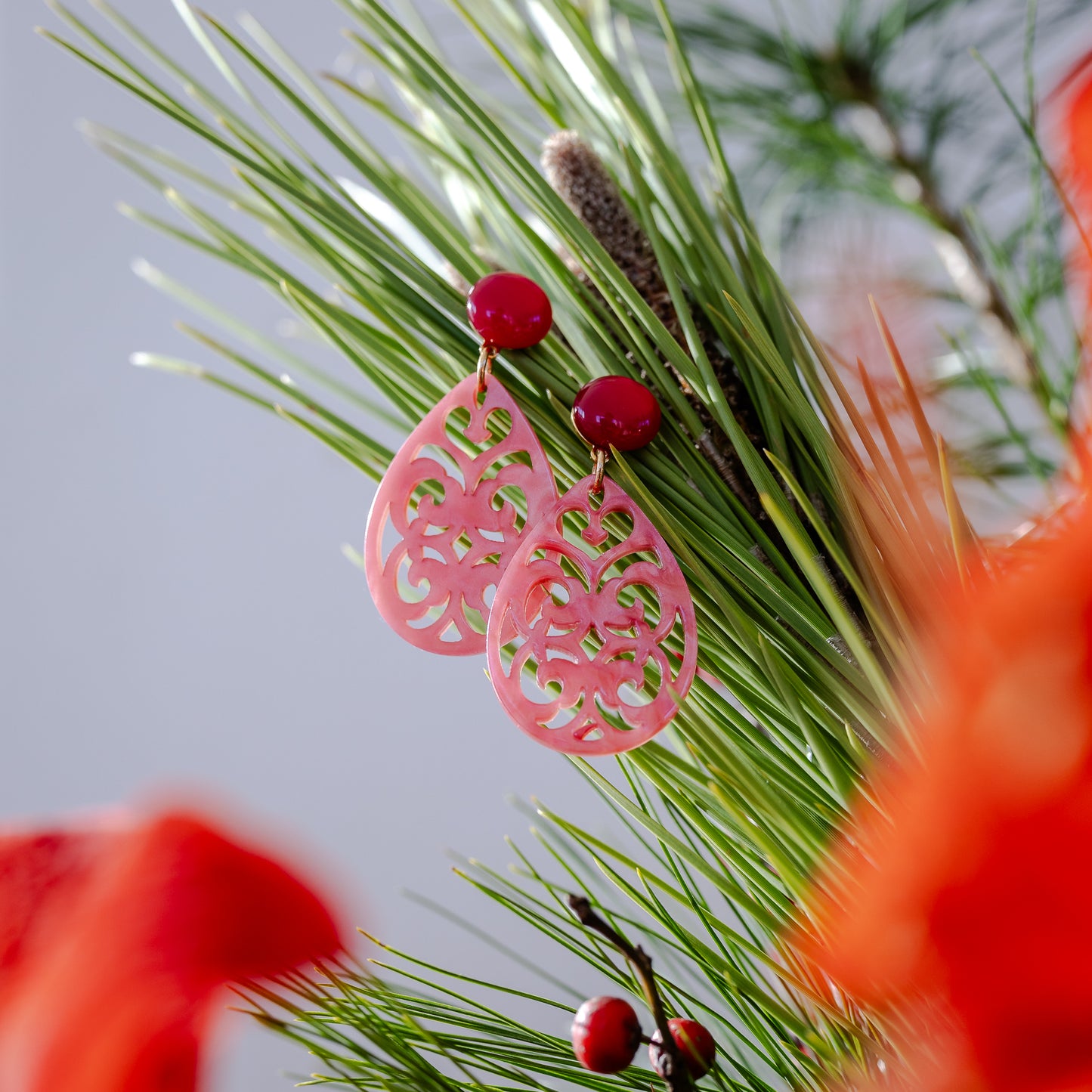 Annabelle - Ornament Ohrringe in zartem Pink mit verschiedenen Cabochons