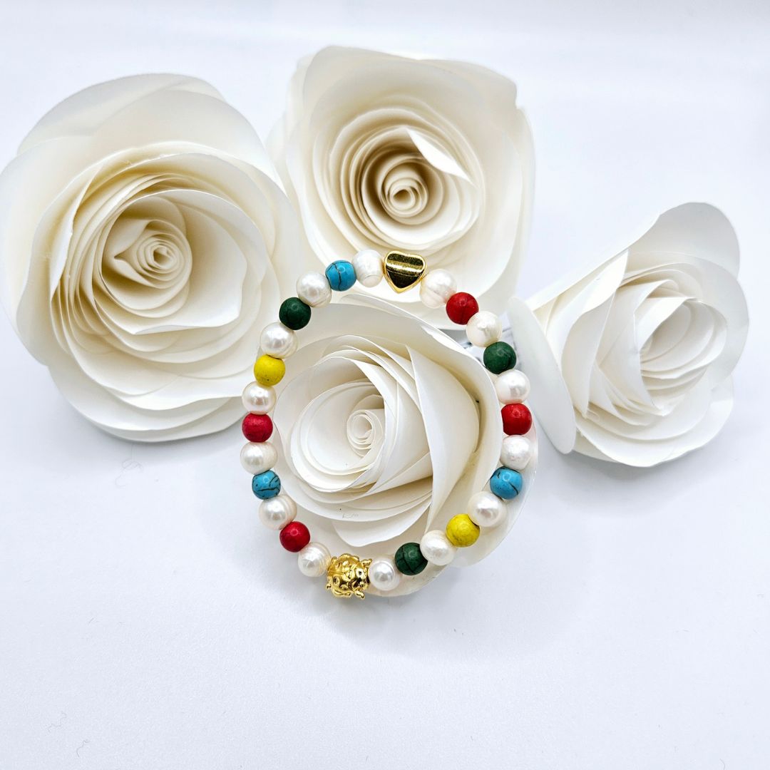 Perlenarmband Nathalie mit goldenem Herz und Marienkäfer