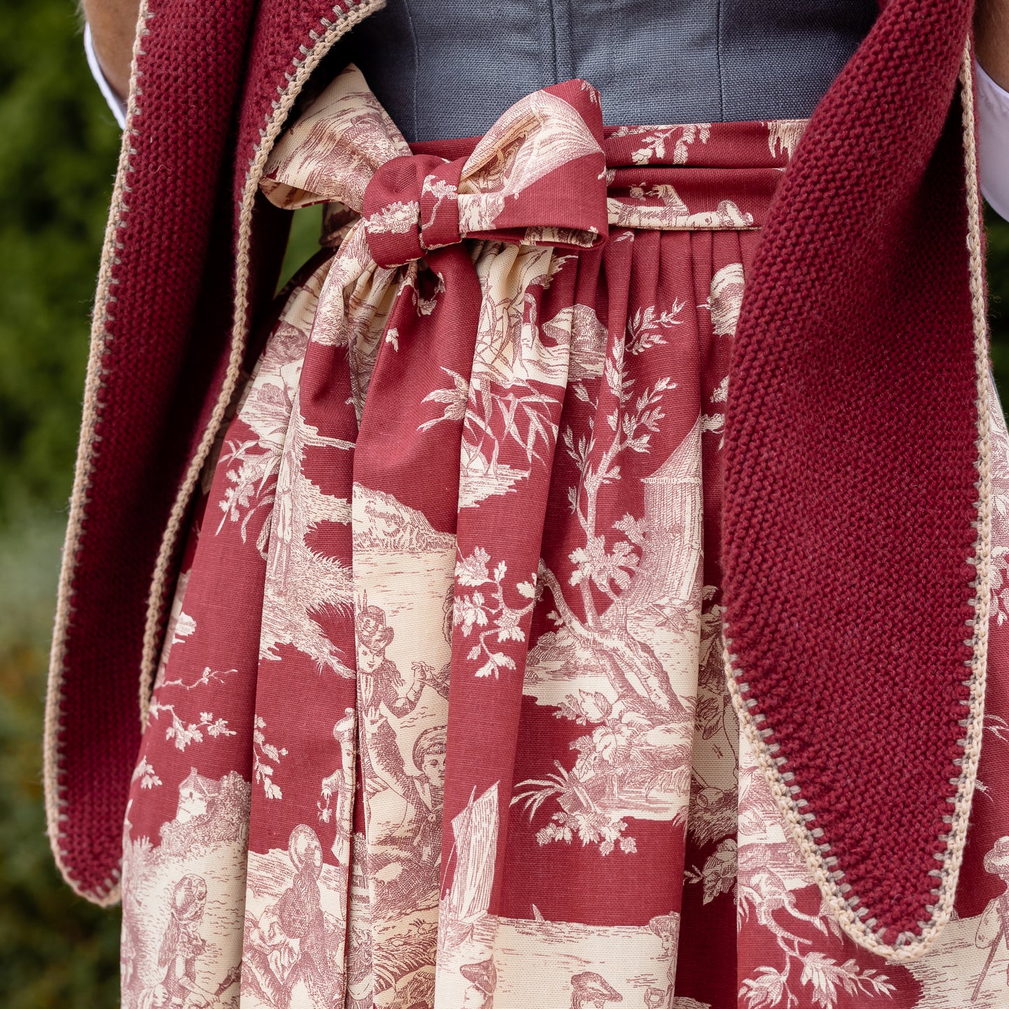 Baumwoll-Dirndlschürze Sarah in Burgund