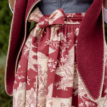 Laden Sie das Bild in den Galerie-Viewer, Baumwoll-Dirndlschürze Helene in Burgund
